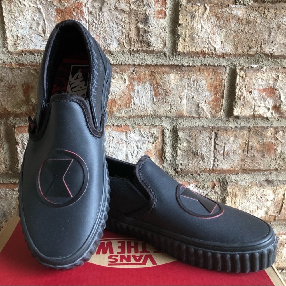 VGUC Vans Marvel Black Widow Classic‎ Slip On Shoes - Black